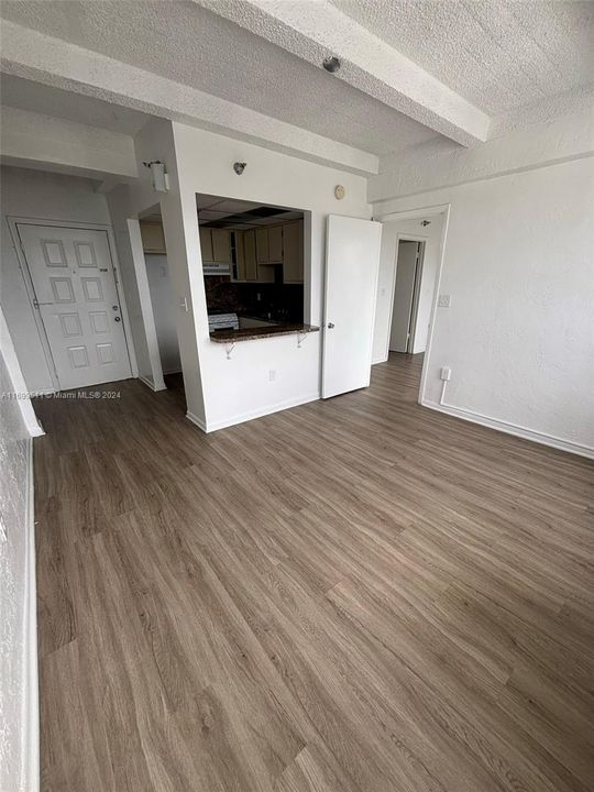 For Rent: $1,800 (1 beds, 1 baths, 600 Square Feet)