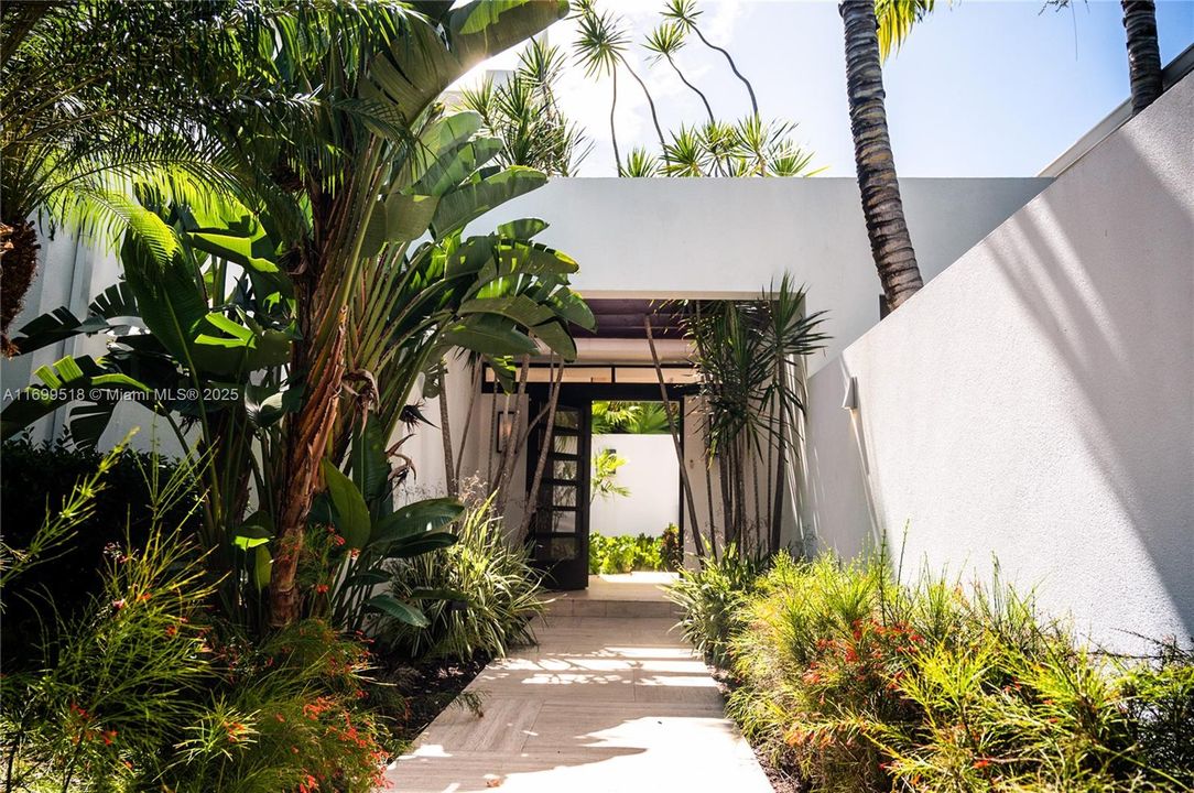 For Sale: $4,550,000 (5 beds, 5 baths, 0 Square Feet)