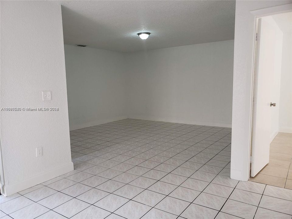 For Rent: $3,000 (3 beds, 2 baths, 1370 Square Feet)