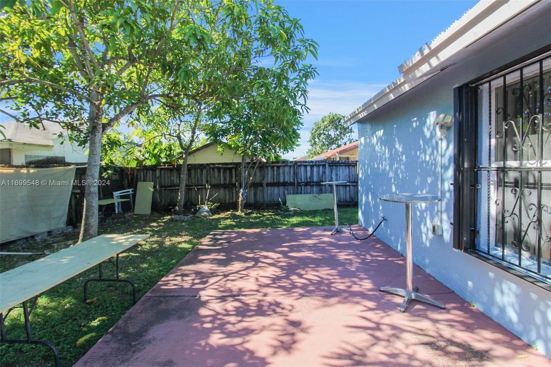 For Sale: $525,000 (3 beds, 2 baths, 1357 Square Feet)