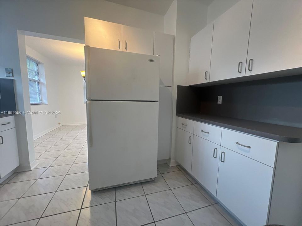 For Rent: $3,300 (2 beds, 1 baths, 1400 Square Feet)