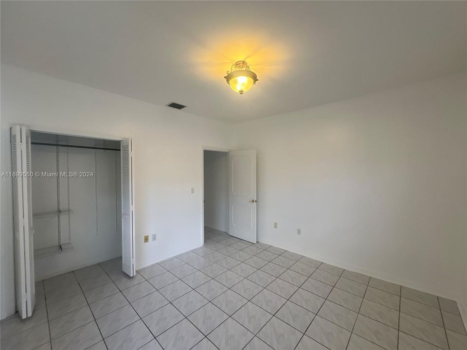 For Rent: $3,300 (2 beds, 1 baths, 1400 Square Feet)