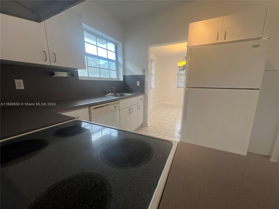 For Rent: $3,300 (2 beds, 1 baths, 1400 Square Feet)