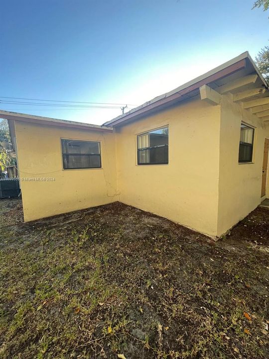 For Rent: $3,500 (4 beds, 2 baths, 2616 Square Feet)