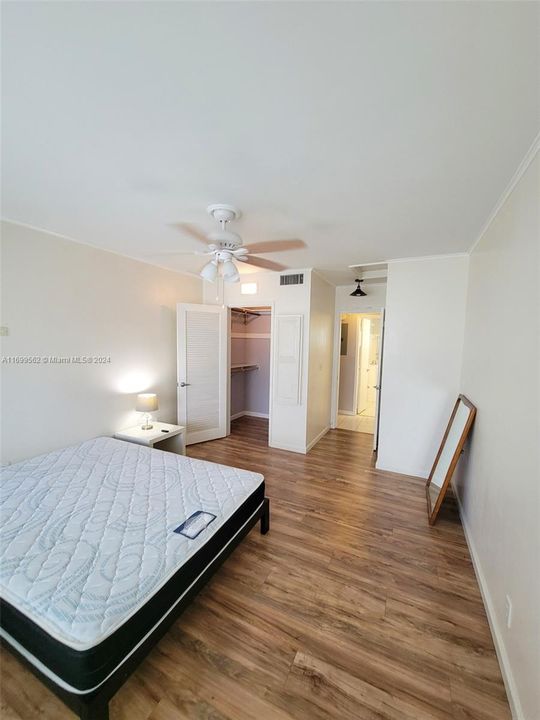 For Sale: $185,000 (1 beds, 1 baths, 700 Square Feet)