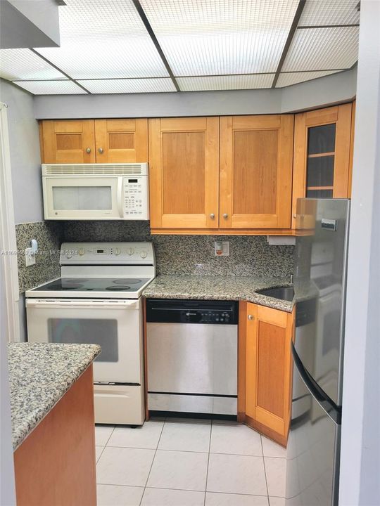 For Sale: $185,000 (1 beds, 1 baths, 700 Square Feet)