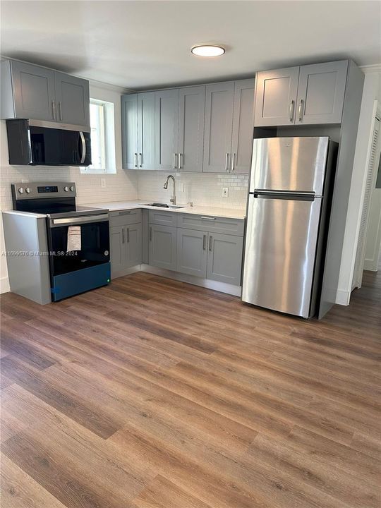 For Rent: $2,300 (2 beds, 1 baths, 680 Square Feet)