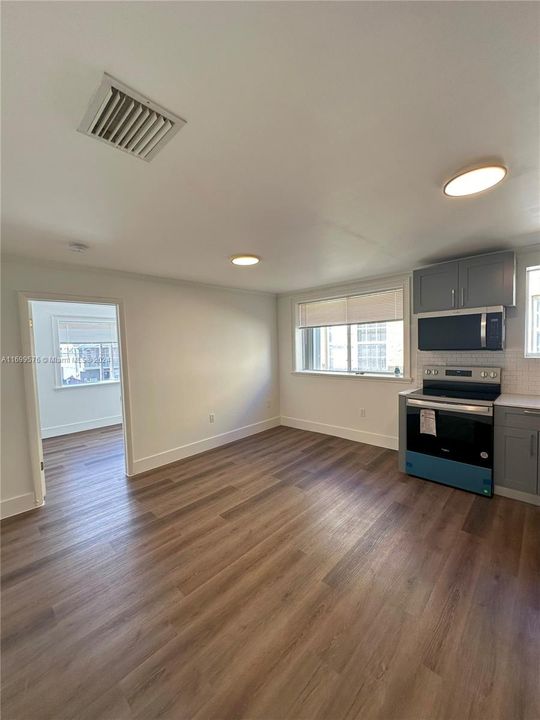 For Rent: $2,300 (2 beds, 1 baths, 680 Square Feet)