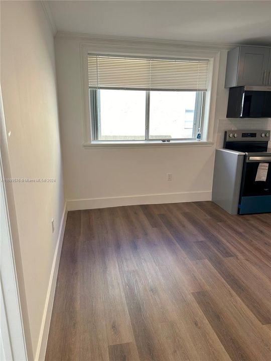 For Rent: $2,300 (2 beds, 1 baths, 680 Square Feet)