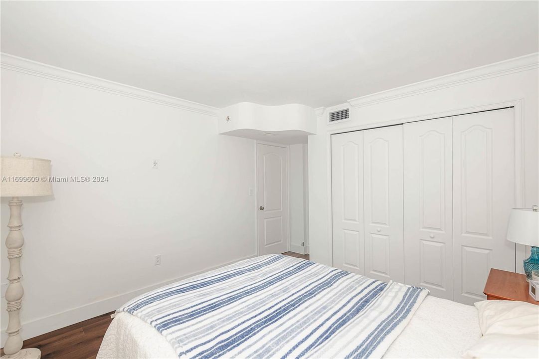 For Sale: $385,000 (2 beds, 1 baths, 664 Square Feet)