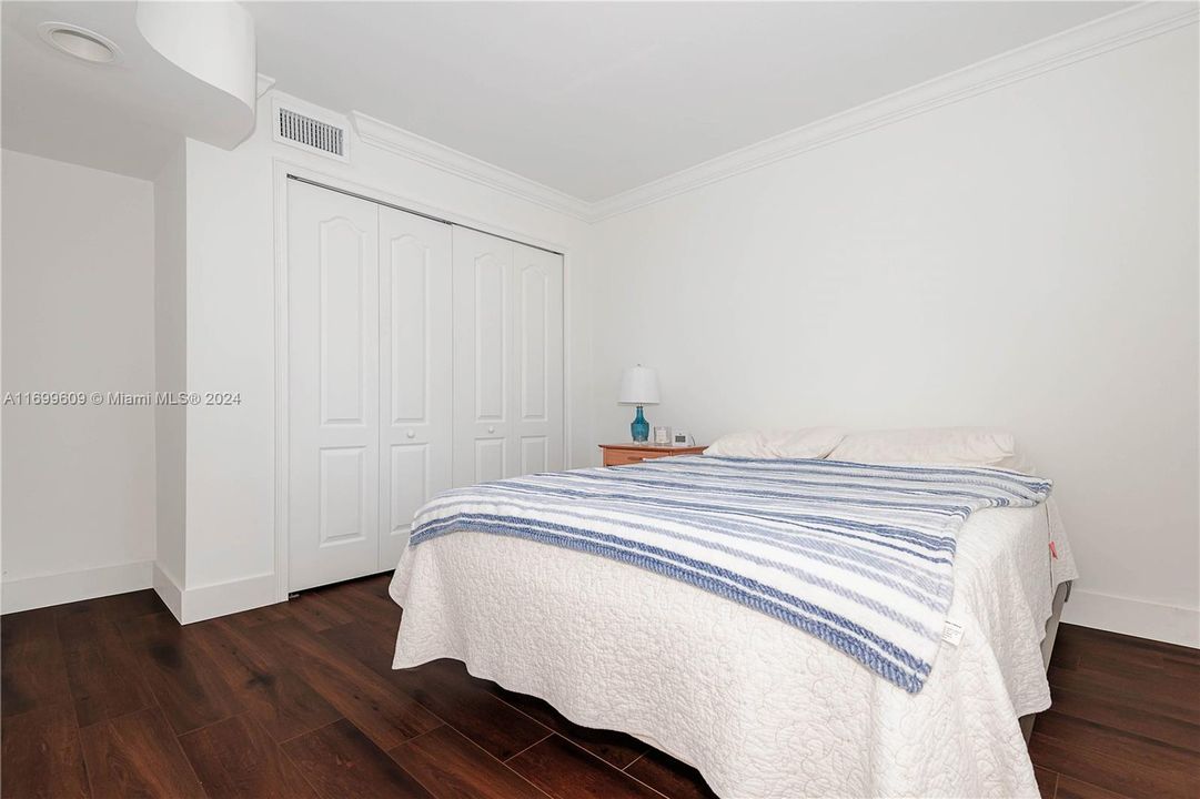 For Sale: $385,000 (2 beds, 1 baths, 664 Square Feet)