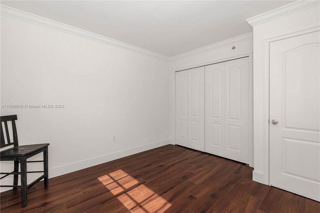 For Sale: $385,000 (2 beds, 1 baths, 664 Square Feet)