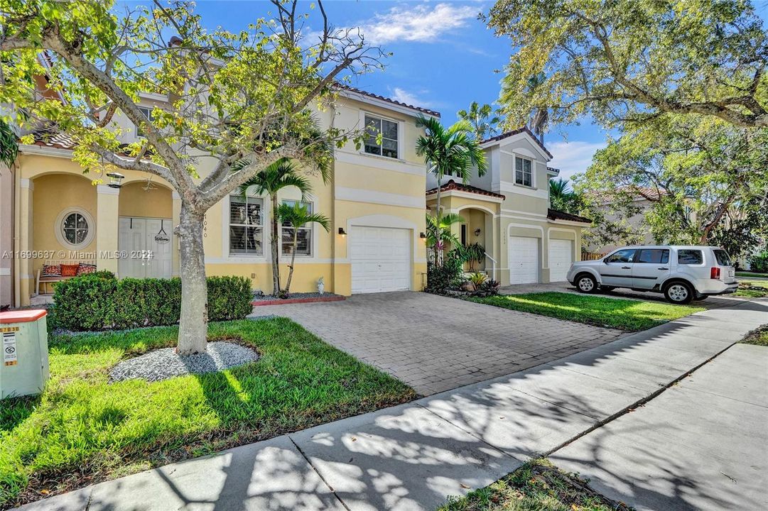 For Sale: $565,000 (3 beds, 2 baths, 1795 Square Feet)