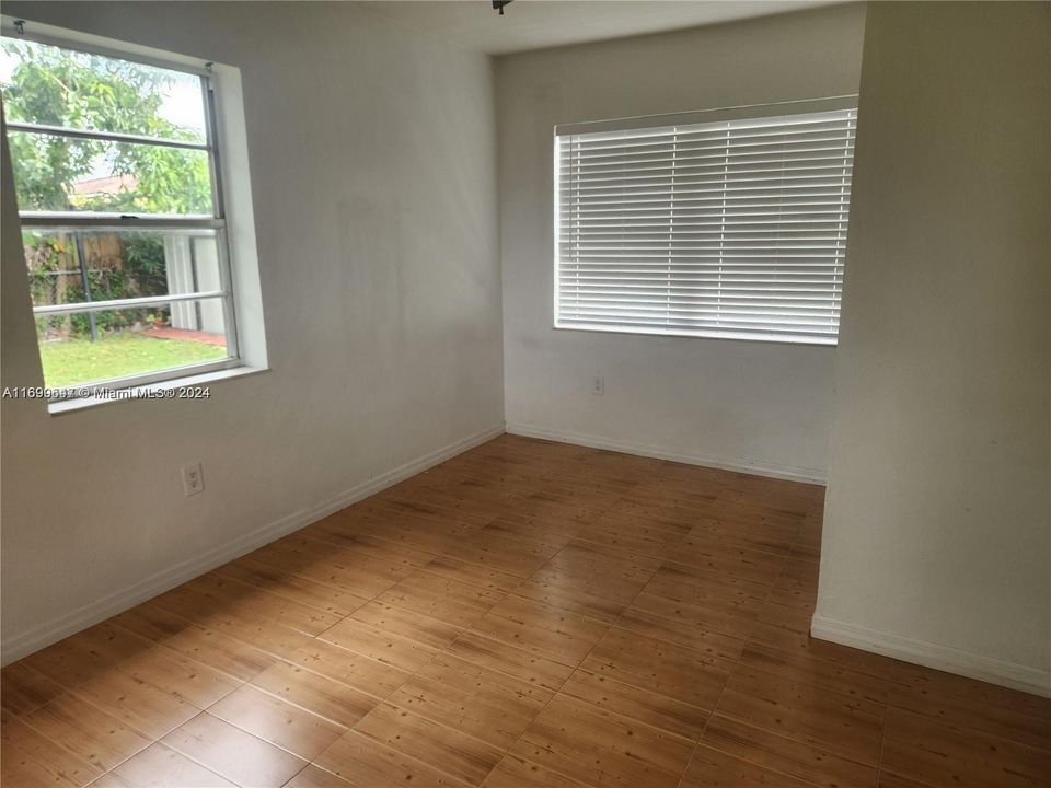 For Rent: $1,950 (1 beds, 1 baths, 1344 Square Feet)