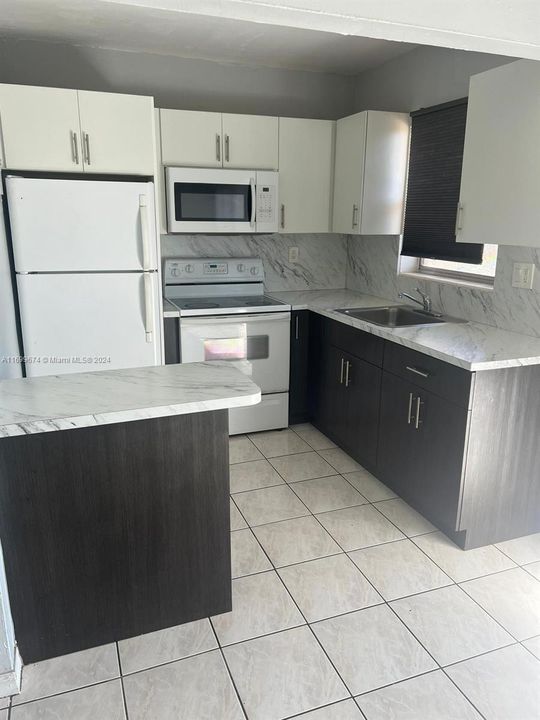 For Rent: $2,100 (2 beds, 1 baths, 832 Square Feet)