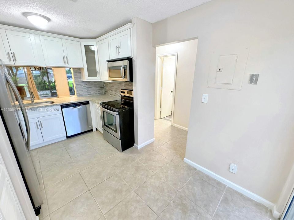 For Sale: $322,000 (2 beds, 2 baths, 1269 Square Feet)