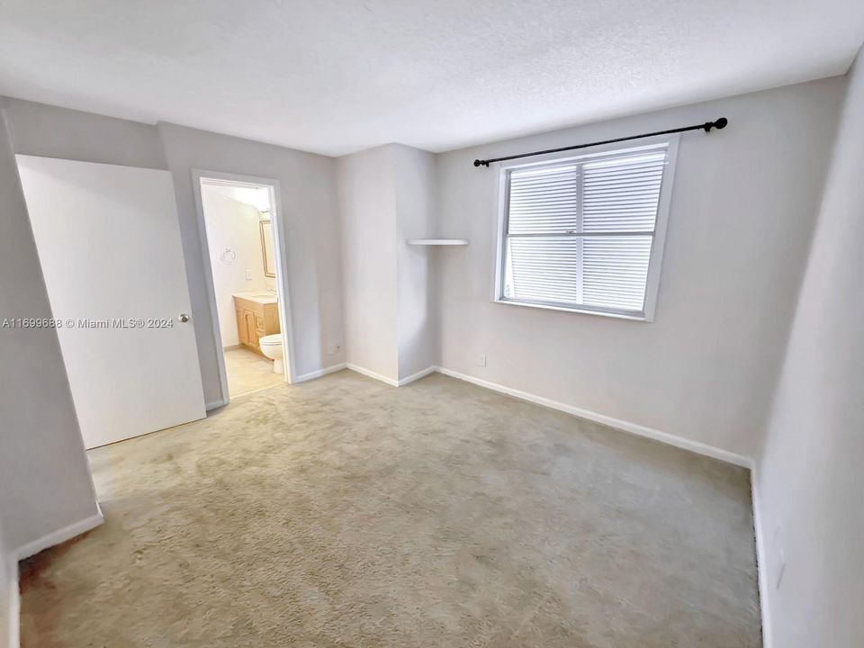 For Sale: $322,000 (2 beds, 2 baths, 1269 Square Feet)