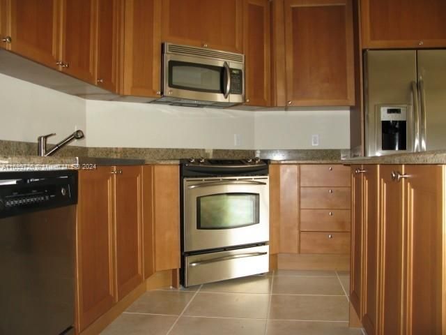 For Sale: $560,000 (1 beds, 1 baths, 784 Square Feet)