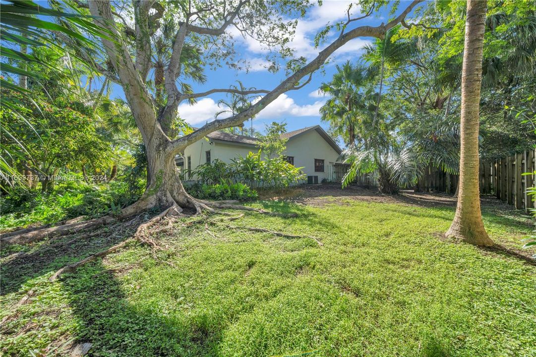 For Sale: $1,395,000 (4 beds, 3 baths, 2726 Square Feet)