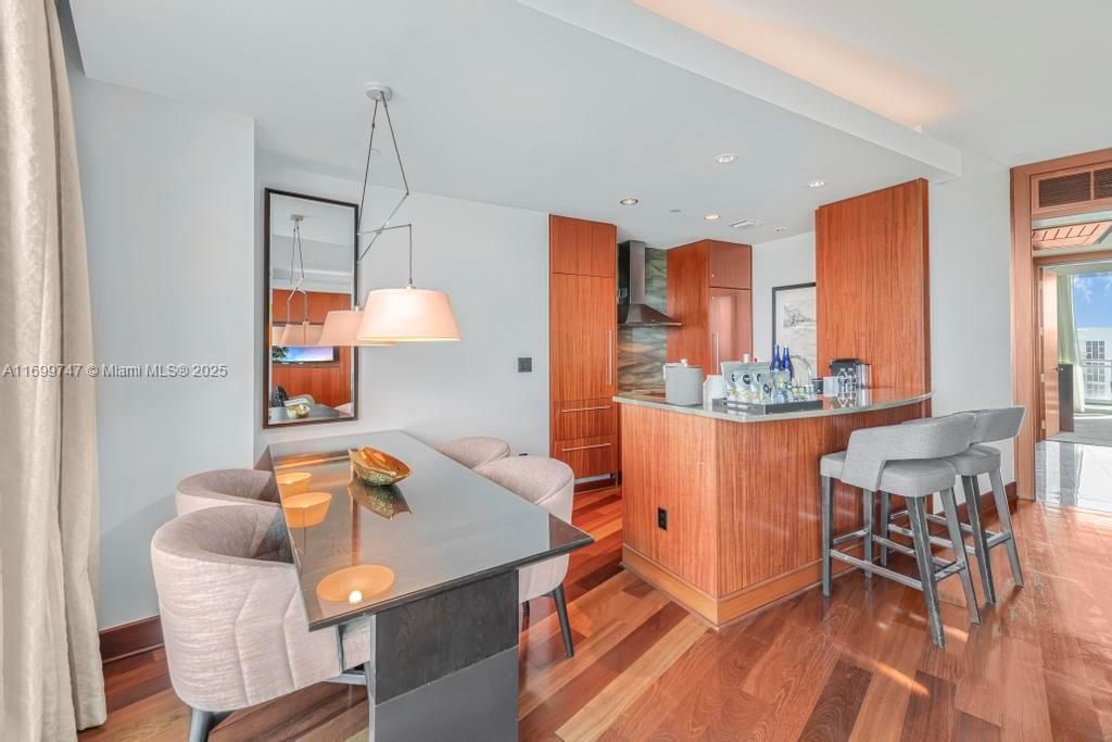 For Sale: $2,350,000 (1 beds, 1 baths, 1147 Square Feet)