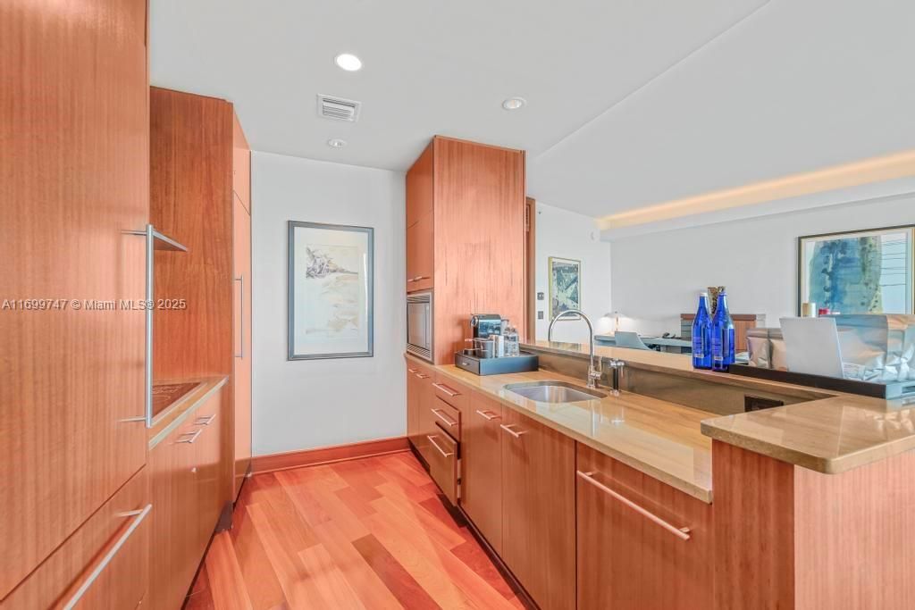 For Sale: $2,350,000 (1 beds, 1 baths, 1147 Square Feet)