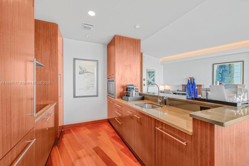 For Sale: $2,350,000 (1 beds, 1 baths, 1147 Square Feet)