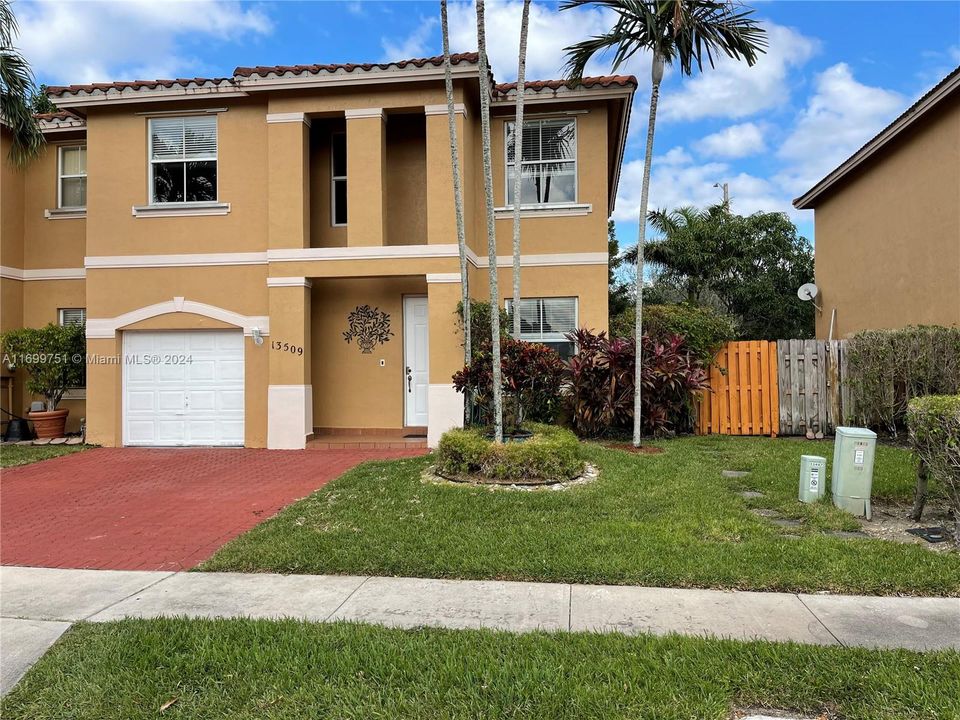 Active With Contract: $3,300 (4 beds, 2 baths, 1657 Square Feet)