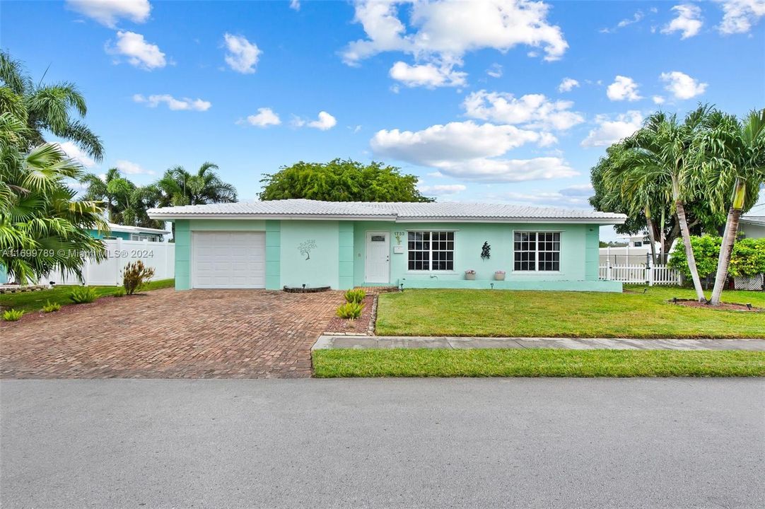 For Sale: $659,000 (3 beds, 2 baths, 1850 Square Feet)