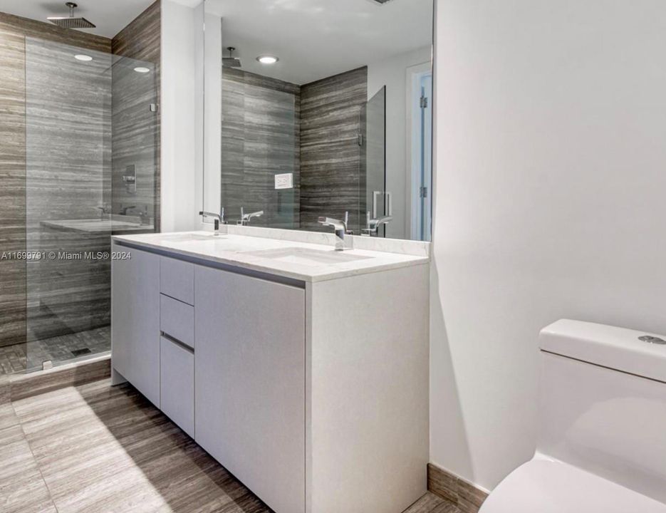 For Sale: $810,000 (1 beds, 1 baths, 759 Square Feet)