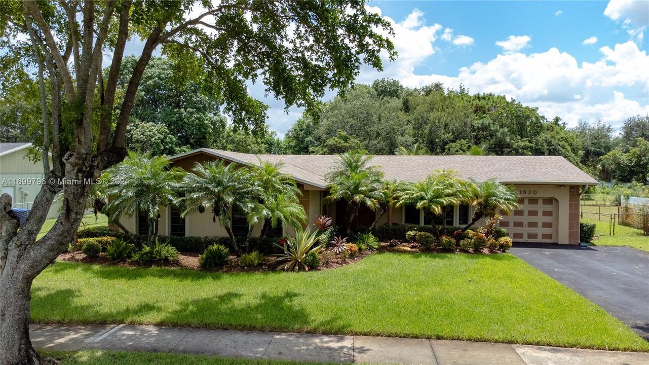 For Sale: $600,000 (3 beds, 2 baths, 2344 Square Feet)