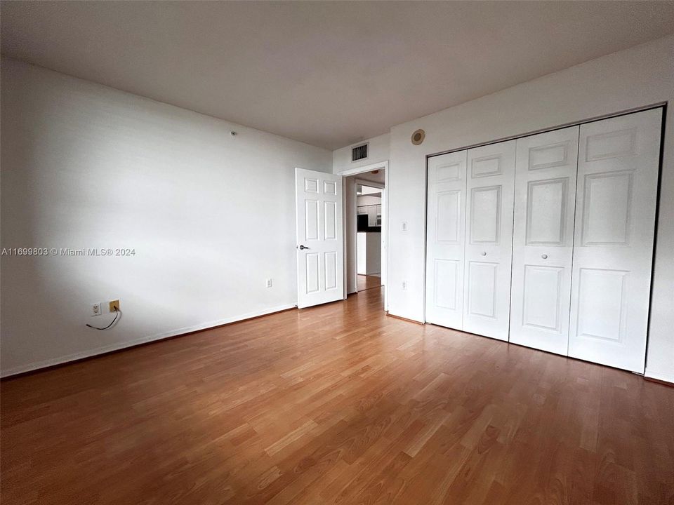 For Sale: $439,500 (1 beds, 1 baths, 760 Square Feet)