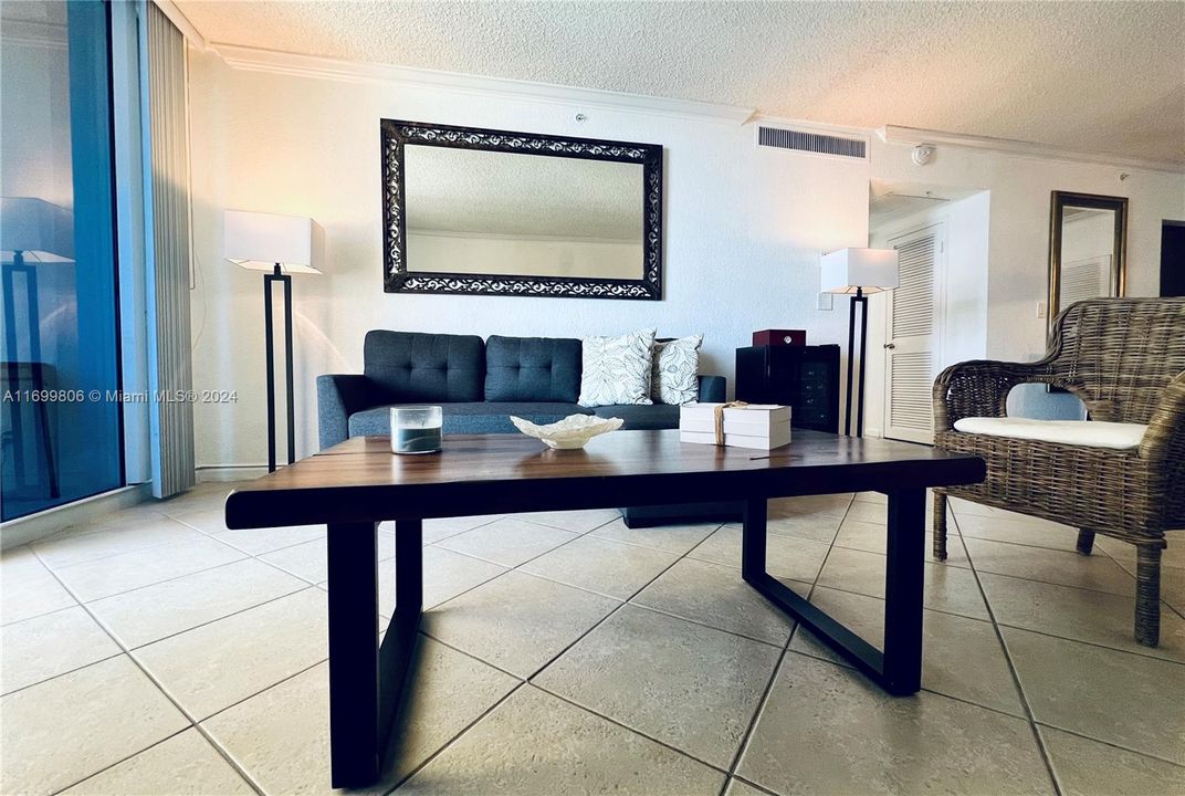 For Rent: $2,530 (1 beds, 1 baths, 745 Square Feet)