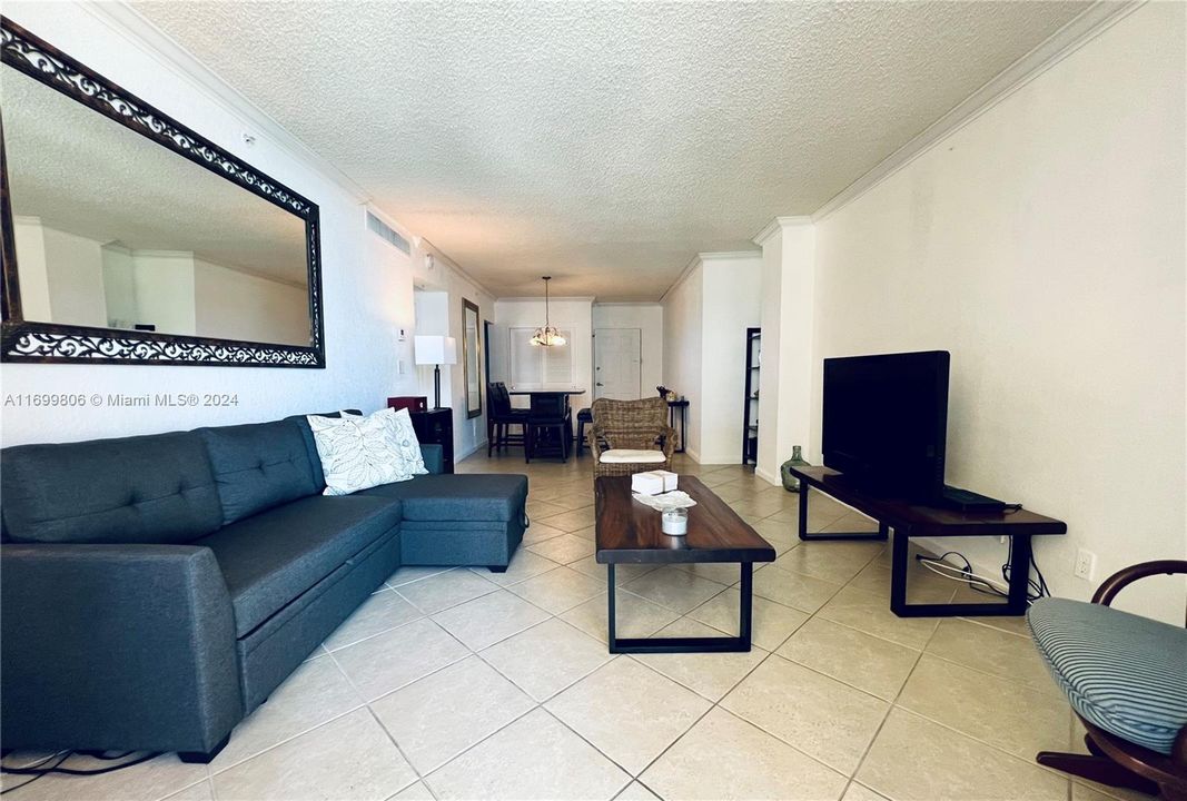 For Rent: $2,530 (1 beds, 1 baths, 745 Square Feet)