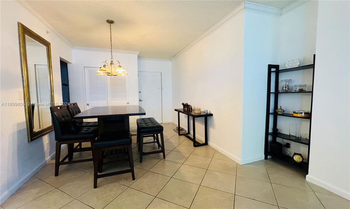 For Rent: $2,530 (1 beds, 1 baths, 745 Square Feet)