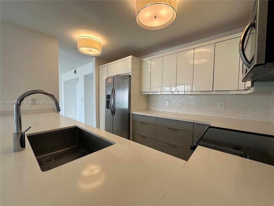 For Sale: $685,000 (2 beds, 2 baths, 1521 Square Feet)