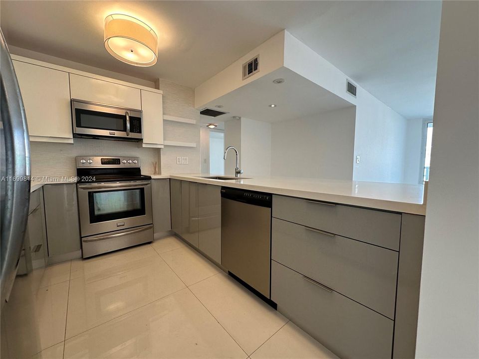 For Sale: $685,000 (2 beds, 2 baths, 1521 Square Feet)