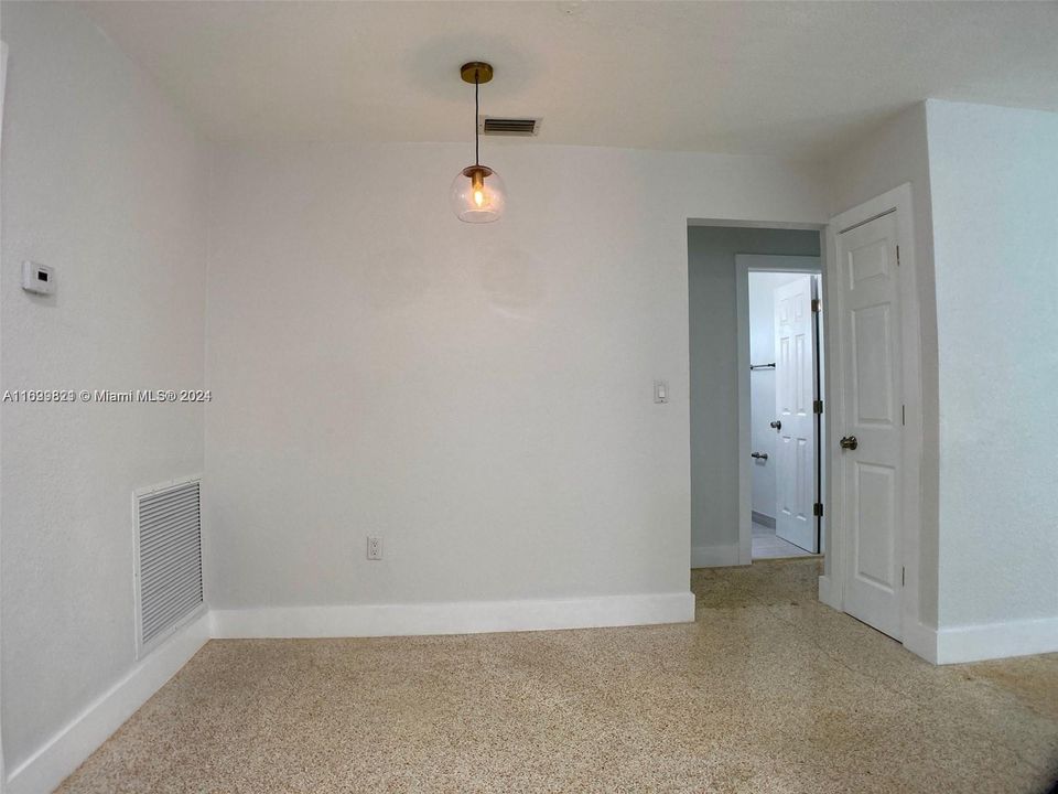 For Rent: $2,600 (2 beds, 1 baths, 1664 Square Feet)