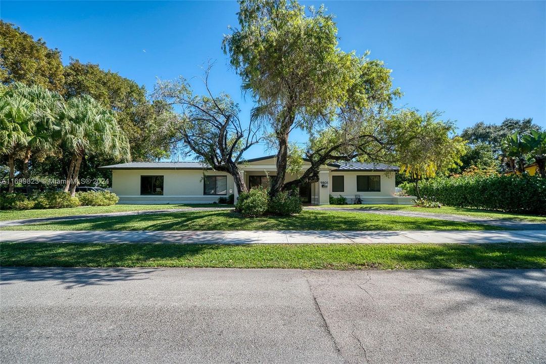 For Sale: $2,600,000 (4 beds, 3 baths, 2539 Square Feet)