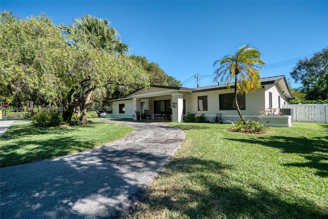 For Sale: $2,600,000 (4 beds, 3 baths, 2539 Square Feet)