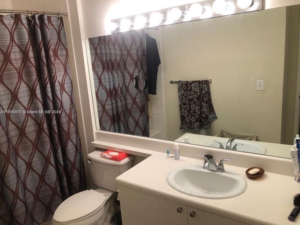 For Rent: $1,700 (1 beds, 1 baths, 691 Square Feet)