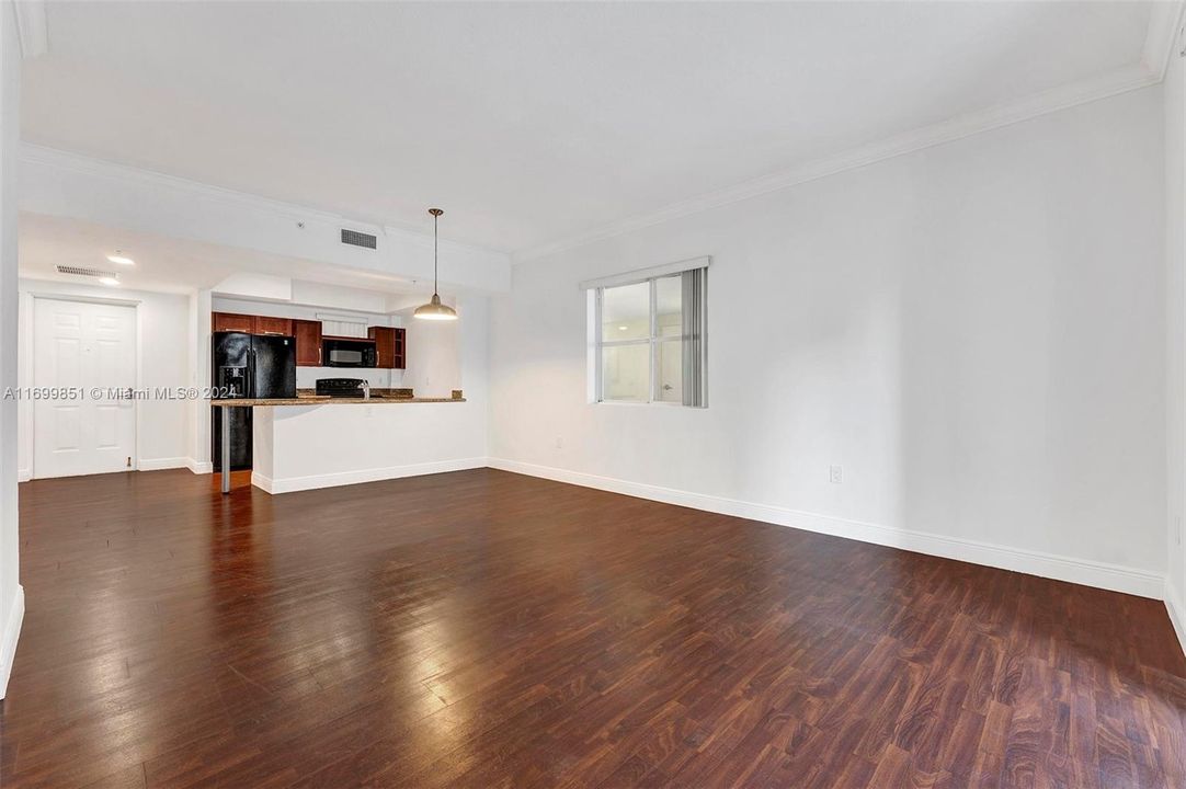 For Rent: $2,275 (1 beds, 1 baths, 777 Square Feet)