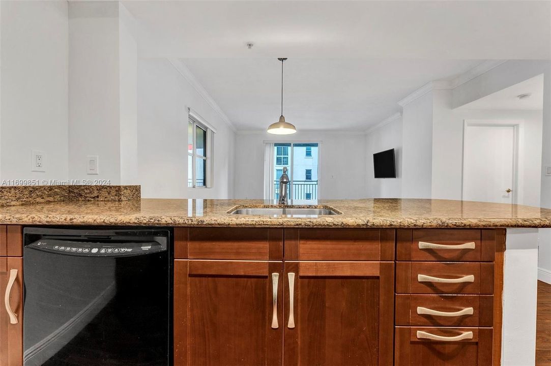 For Rent: $2,275 (1 beds, 1 baths, 777 Square Feet)