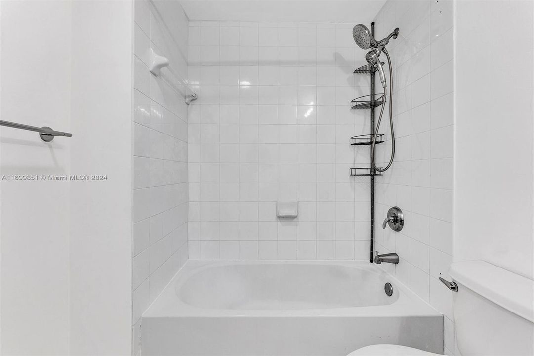 For Rent: $2,275 (1 beds, 1 baths, 777 Square Feet)