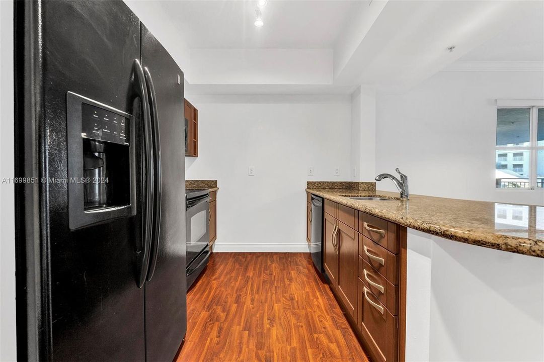 For Rent: $2,275 (1 beds, 1 baths, 777 Square Feet)