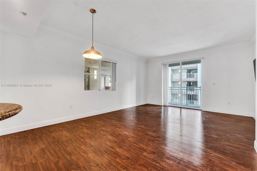 For Rent: $2,275 (1 beds, 1 baths, 777 Square Feet)