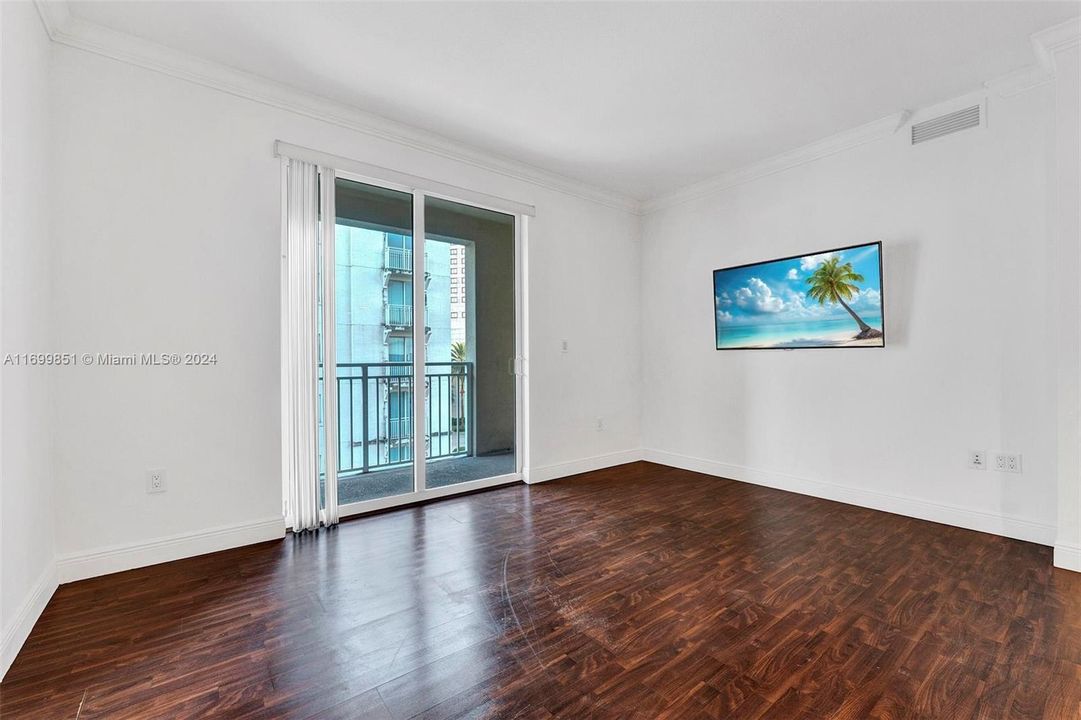 For Rent: $2,275 (1 beds, 1 baths, 777 Square Feet)