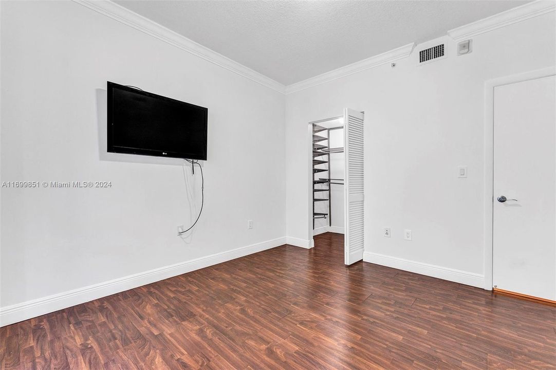 For Rent: $2,275 (1 beds, 1 baths, 777 Square Feet)