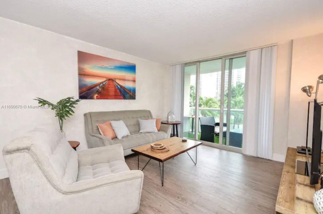 For Sale: $599,000 (2 beds, 2 baths, 1505 Square Feet)