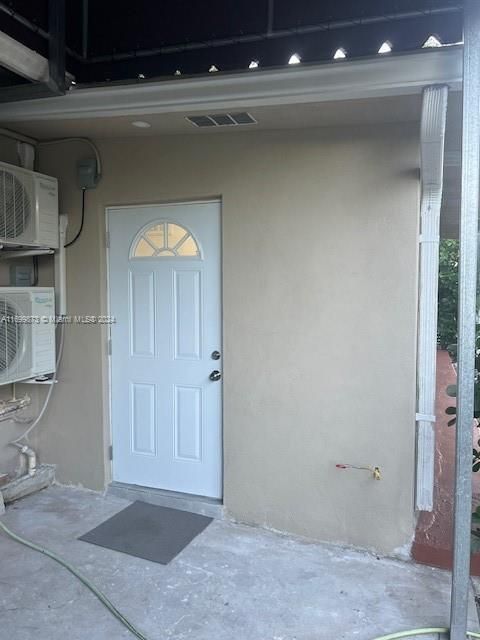 For Rent: $2,000 (2 beds, 1 baths, 700 Square Feet)