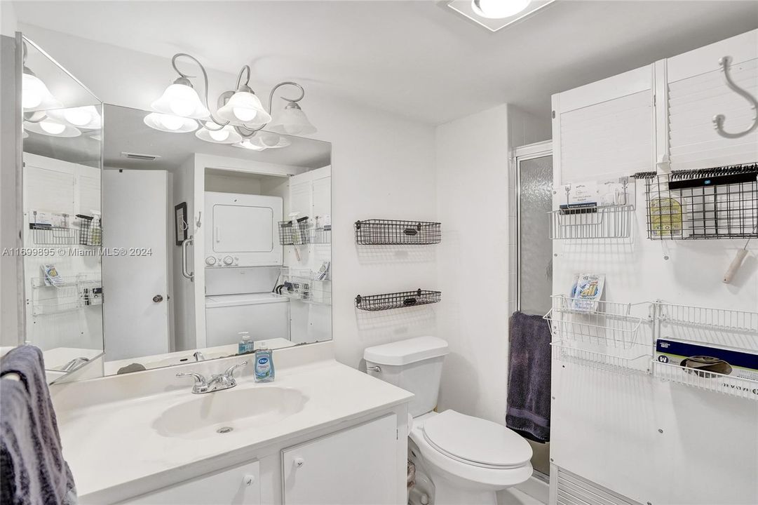 Guest Bathroom/Laundry